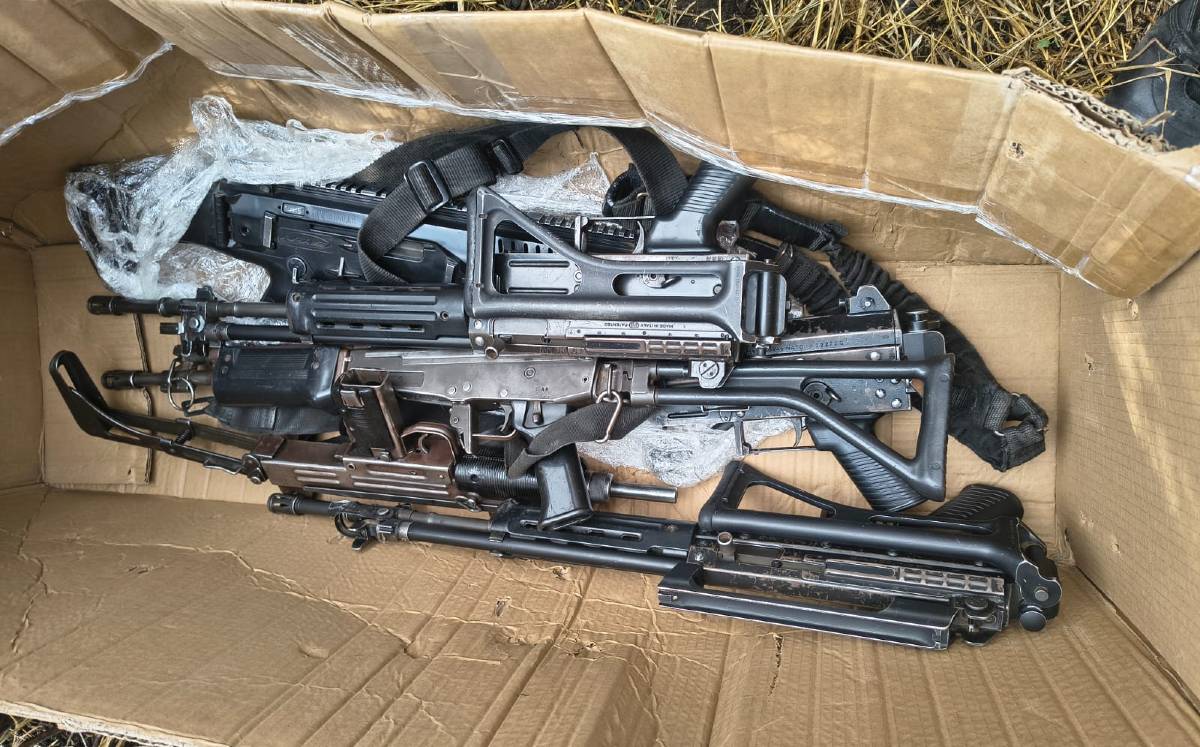 Armamento Encontrado en Pastizales de Techaluta, Jalisco, Similar al Robado de la Comisaría Municipal