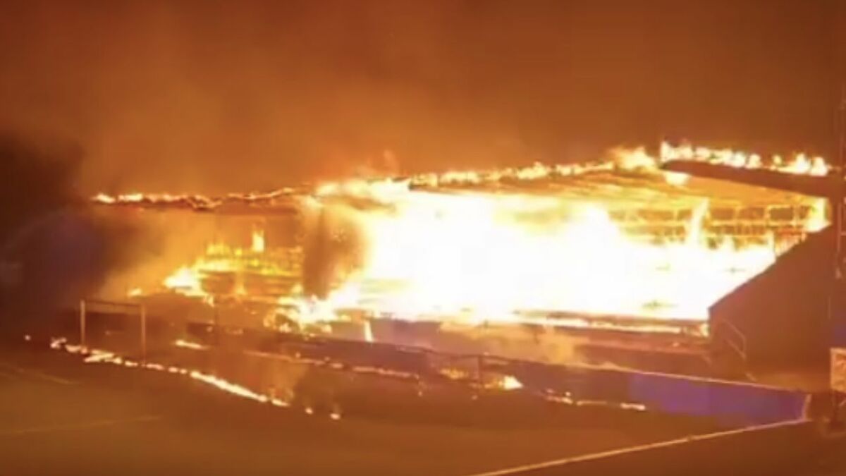 Menores de Edad Causan Incendio en Estadio de Palm Springs Tras Fracaso de su Equipo