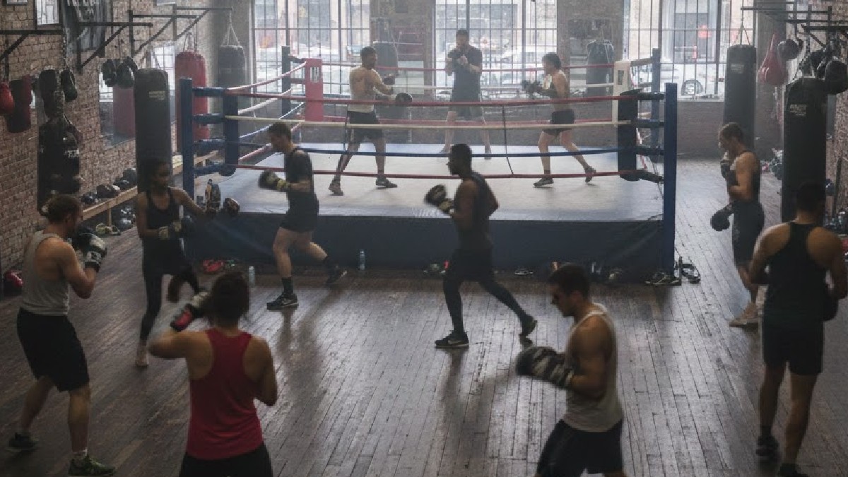 Agresión en Gimnasio: Entrenador Gravemente Herido en Palm Springs