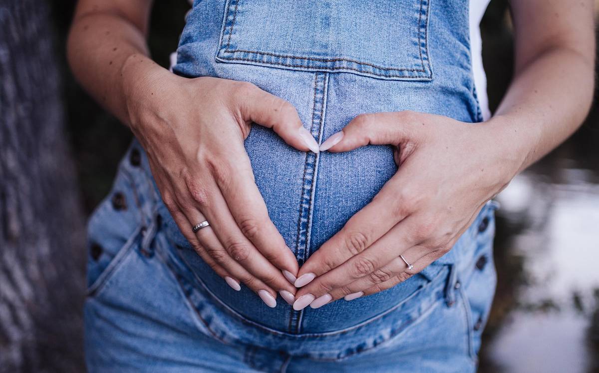 Parto Inesperado: Mujer No Sabía que Estaba Embarazada y Dio a Luz a un Bebé en su Abdomen