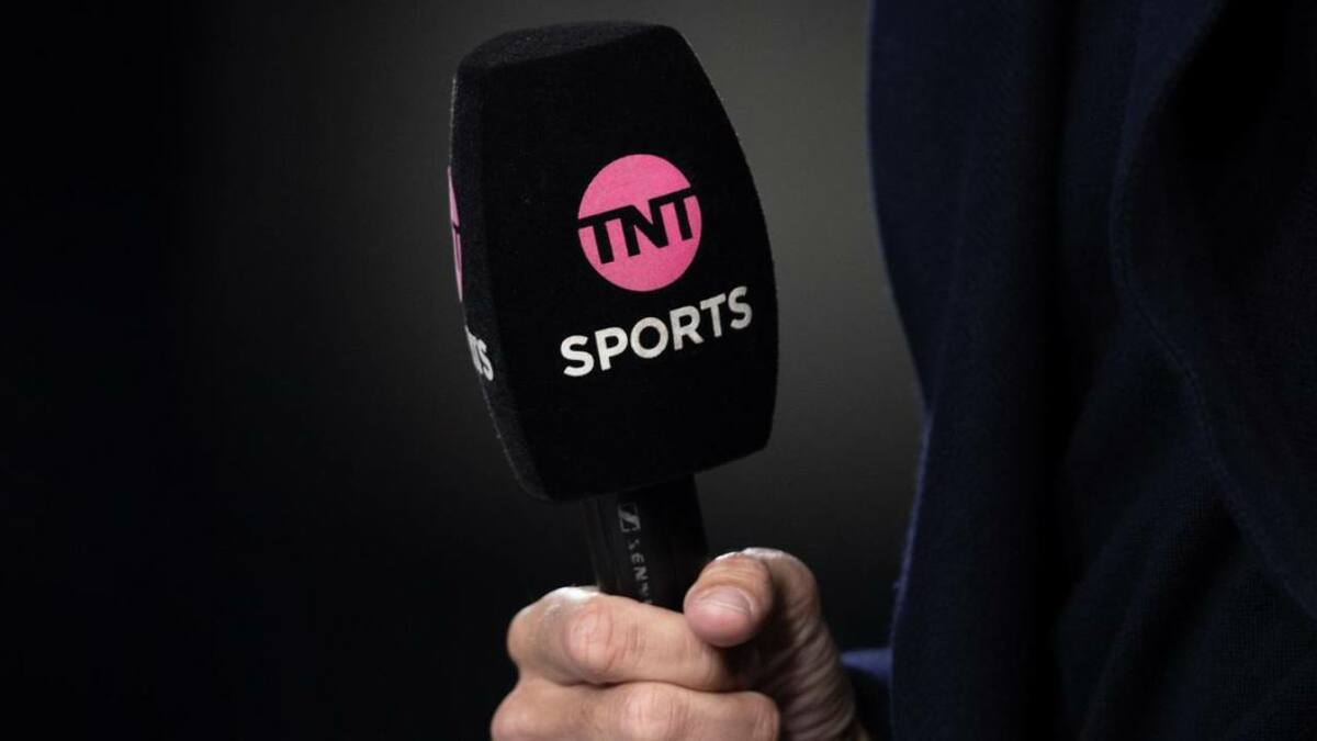 Comentarista Estelar de TNT Sports Anuncia su Salida para Fichar con Telemundo
