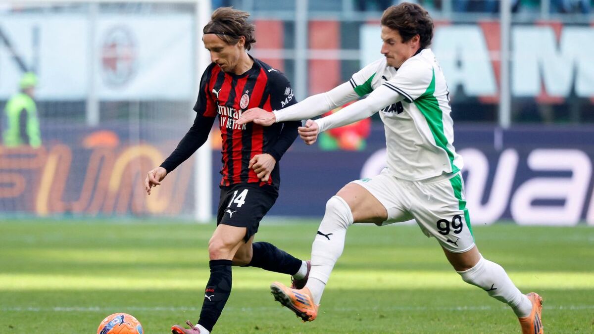 El Milan Empata con el Sassuolo y Complica su Liderato en la Serie A sin Santi Giménez