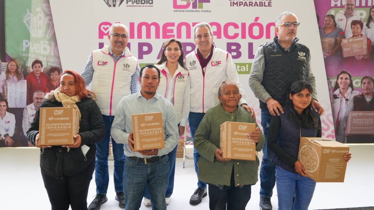 Pepe Chedraui y MariElise Budib entregan despensas en el programa Alimentación Imparable en Puebla
