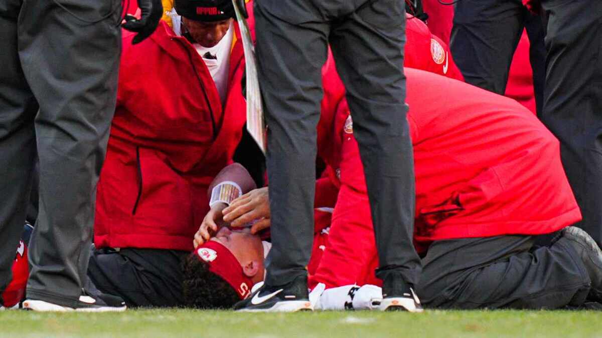 Patrick Mahomes sufre una grave lesión en la rodilla izquierda: rotura de ligamento cruzado anterior