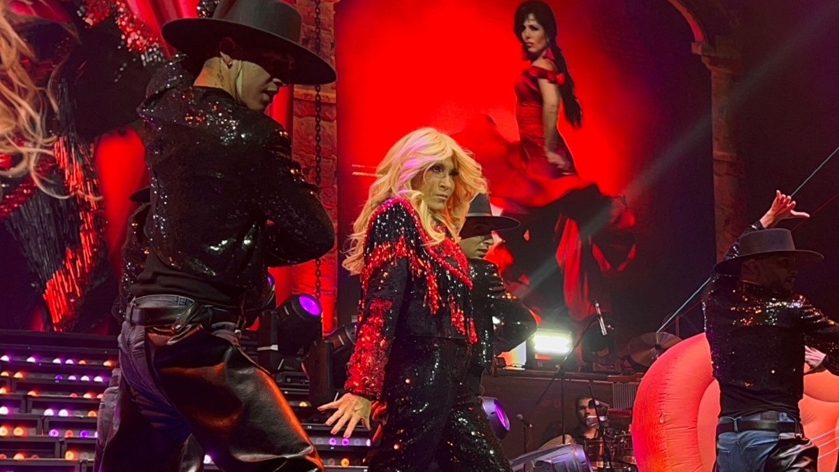 Yuri Deslumbra en su Segundo Concierto del Año en la Arena Monterrey